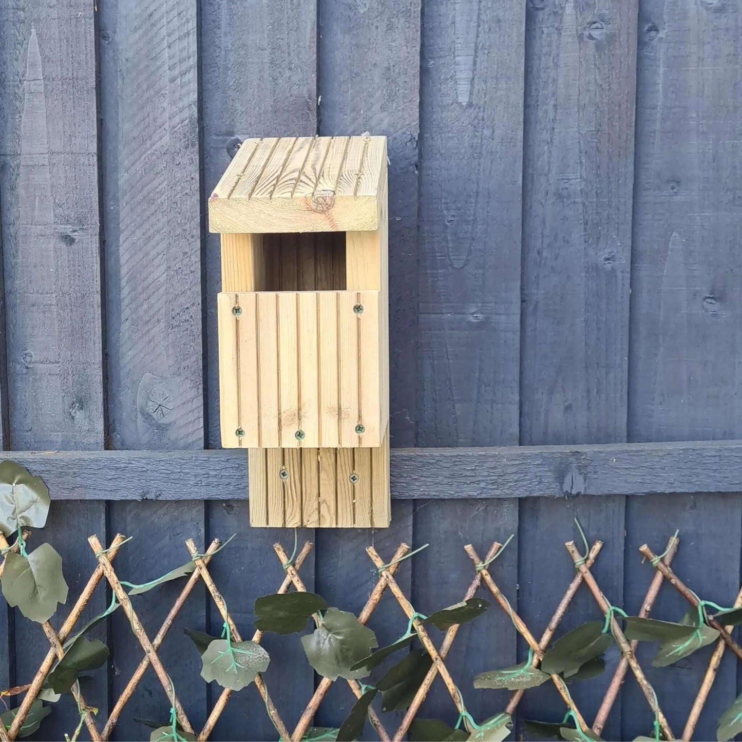 Open-Fronted Nesting Box for Robins, Wrens & Flycatchers - Weatherproof Bird House