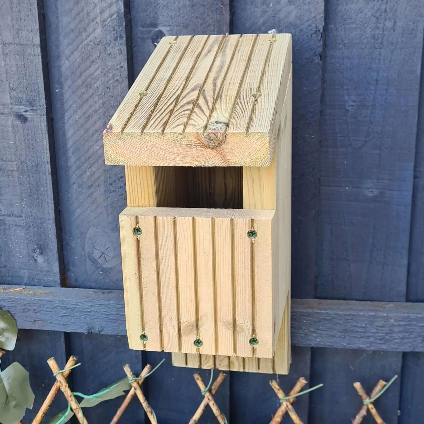 Open-Fronted Nesting Box for Robins, Wrens & Flycatchers - Weatherproof Bird House