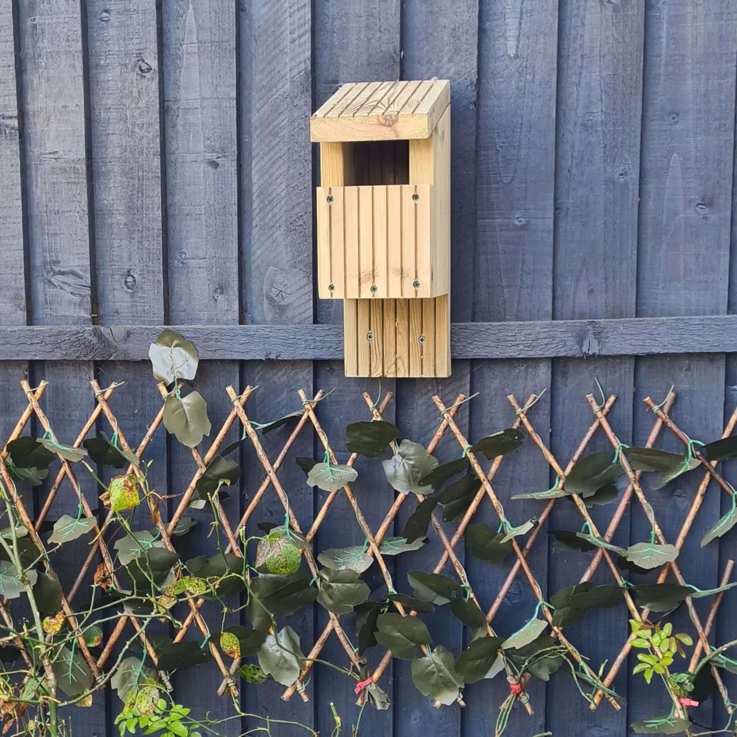 Open-Fronted Nesting Box for Robins, Wrens & Flycatchers - Weatherproof Bird House