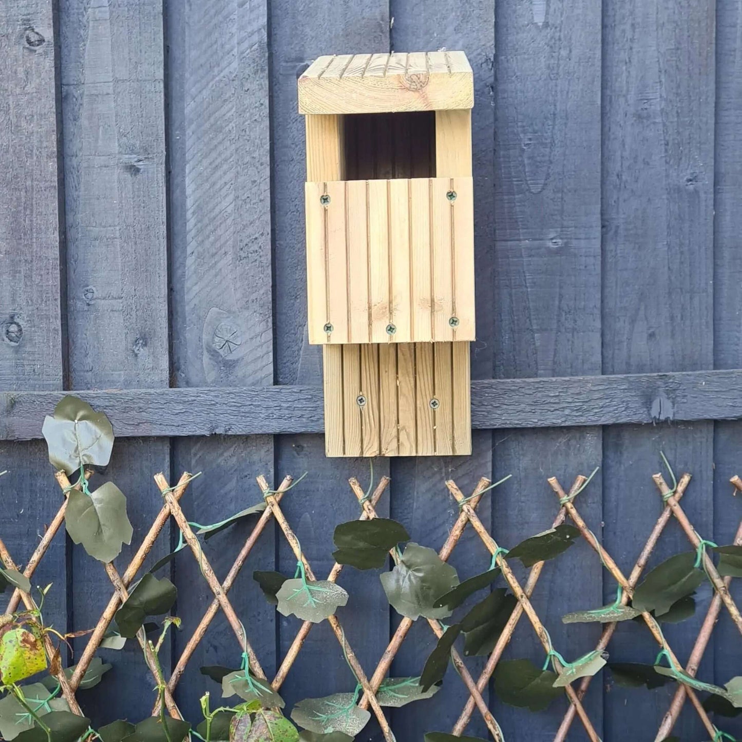 Open-Fronted Nesting Box for Robins, Wrens & Flycatchers - Weatherproof Bird House