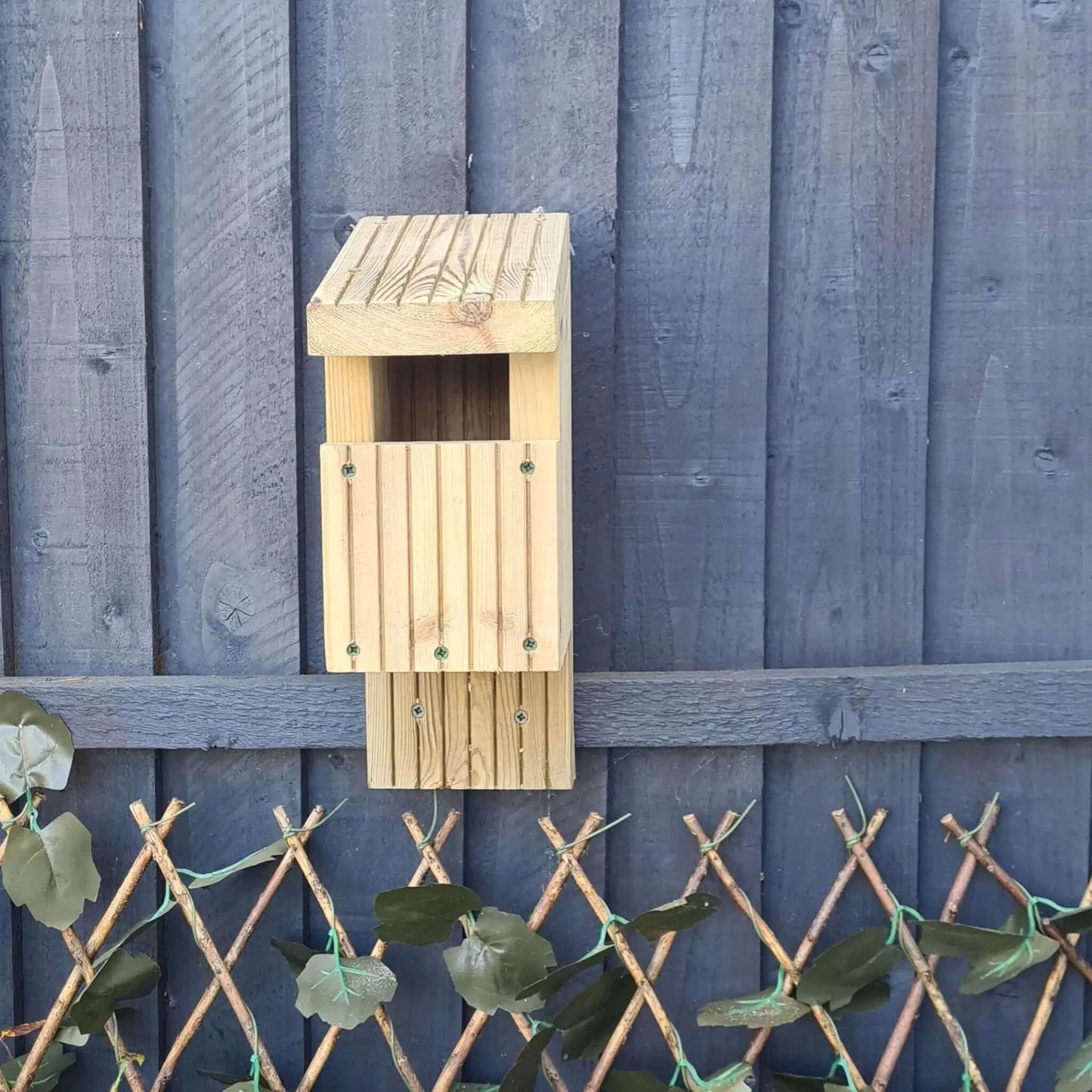Open-Fronted Nesting Box for Robins, Wrens & Flycatchers - Weatherproof Bird House